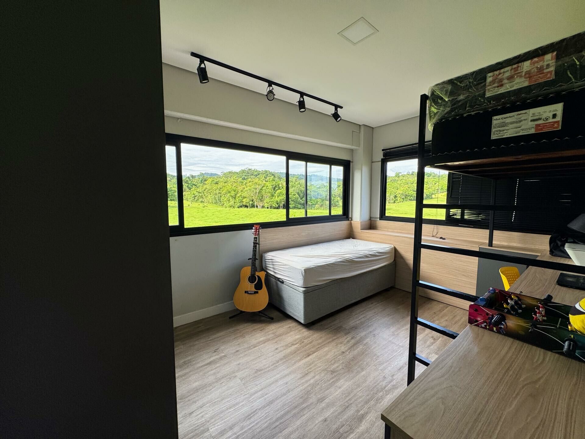 Imagem do Casa linda moderna mobiliada e decorada com 04 dormitórios sendo 02 suítes em Três Rios do Norte